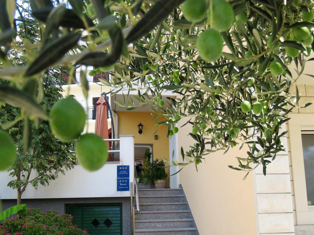 Apartments Kojan Omis Exterior photo